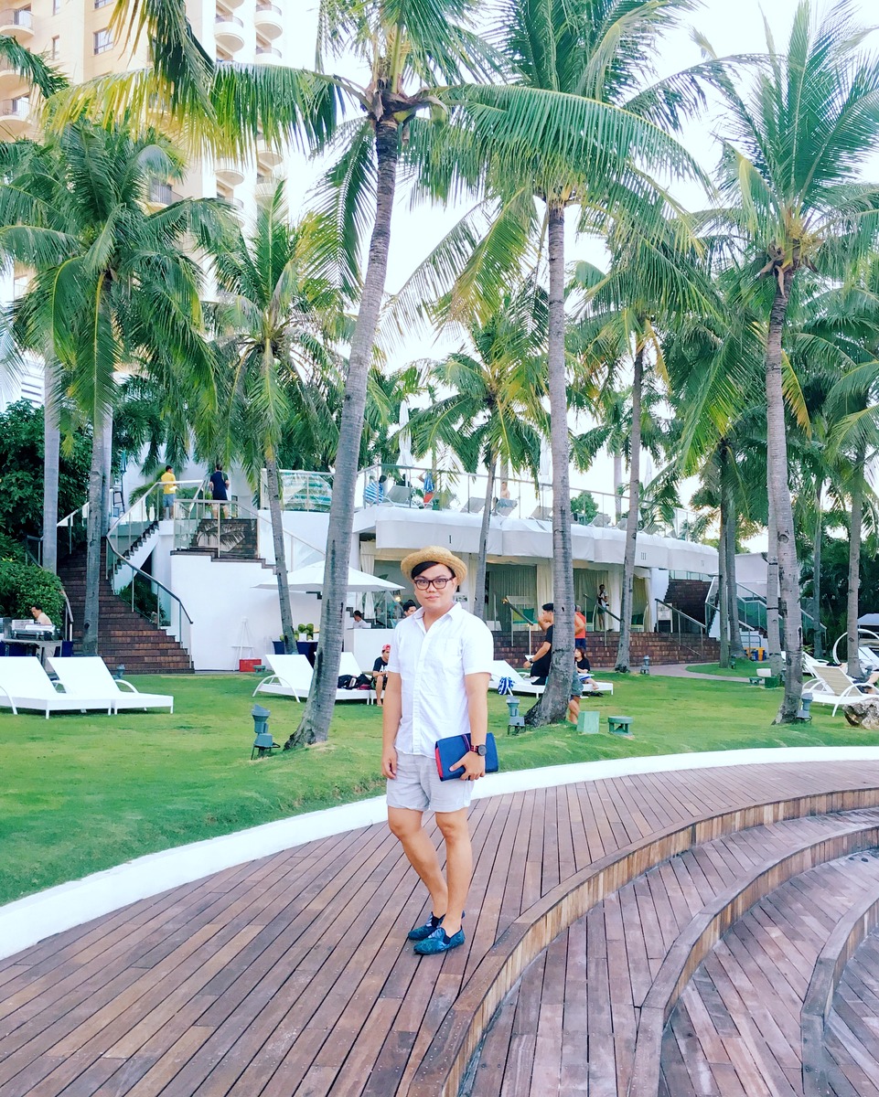 Hat: Forever 21 | Shirt: Penshoppe | Shorts: Cotton On | Clutch Bag: Regatta | Plimsolls: Flossy Footwear